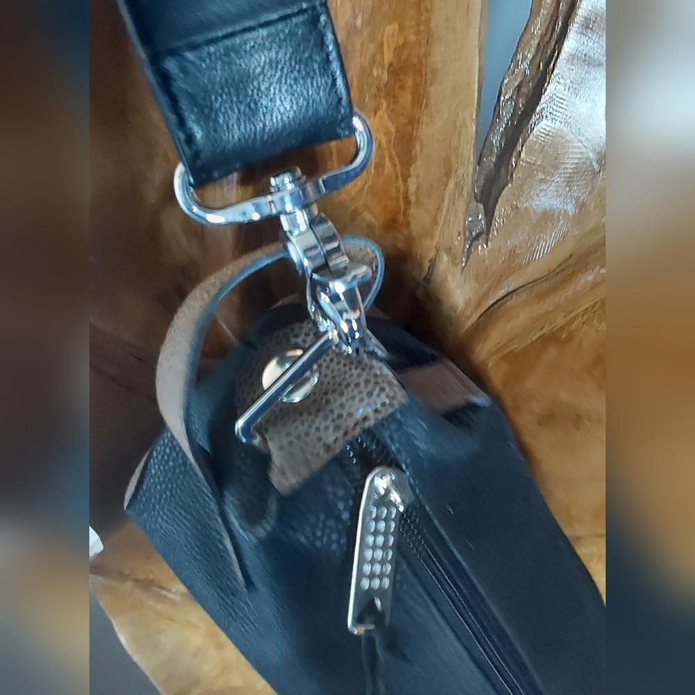 MENS FAUX PEBBLE LEATHER MESSENGER BAG - Picture 4 of 6